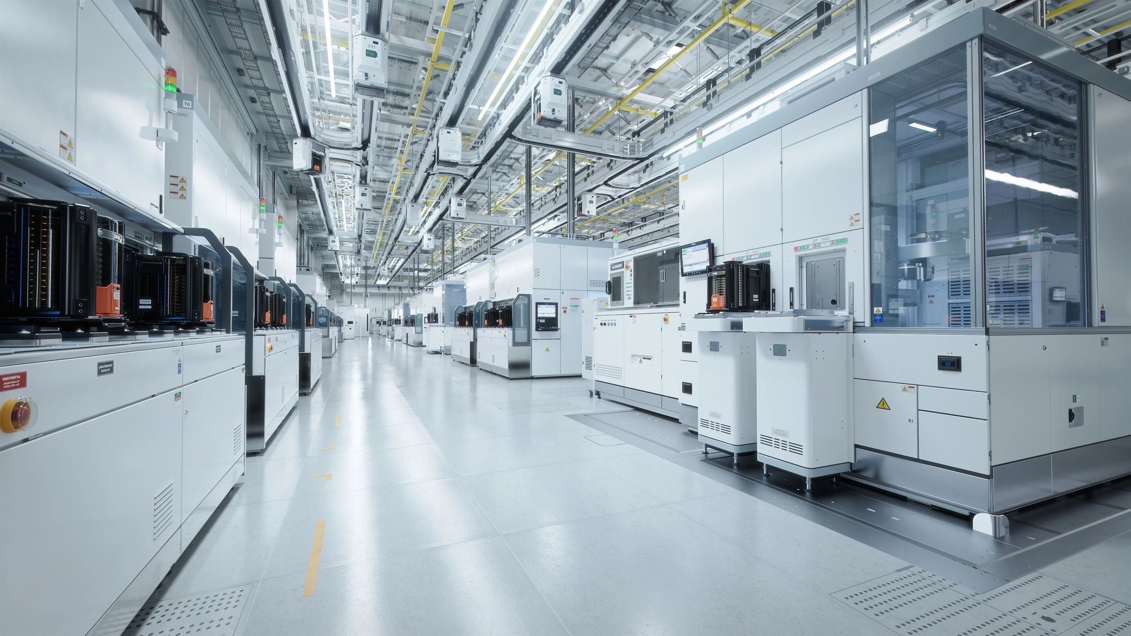 Advanced automated manufacturing environment with robotic material handling